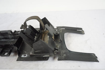 Snett nerifrån på Undertail från en Yamaha YZF-R 125 -2008 motorcykel.