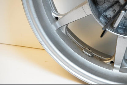 Extrabild6 på Fälg från en Yamaha XVS 1300 -2008 motorcykel.