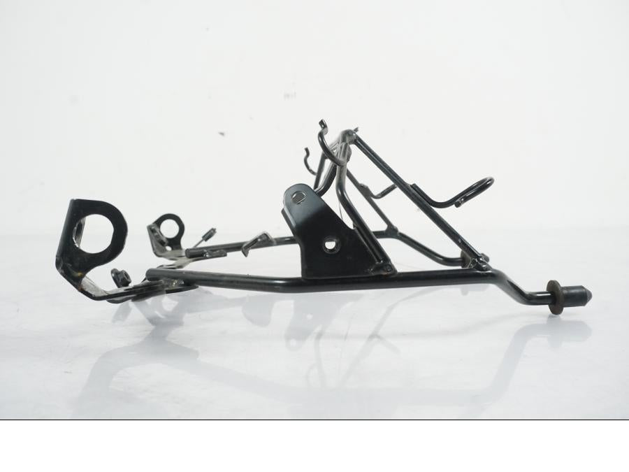 Snett nerifrån på Toppkåpstag från en Suzuki VZR 1800 -2009 motorcykel.