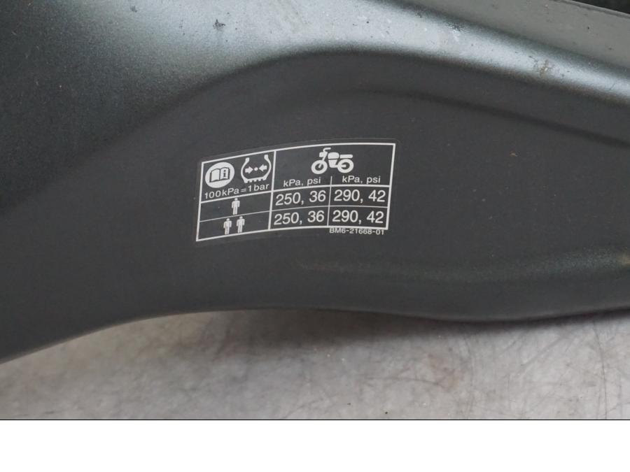 Vänster sida på Sving från en Yamaha MT-09 -2024 motorcykel.