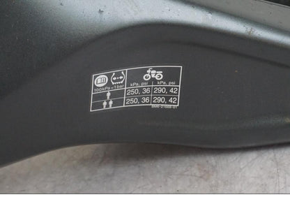 Vänster sida på Sving från en Yamaha MT-09 -2024 motorcykel.