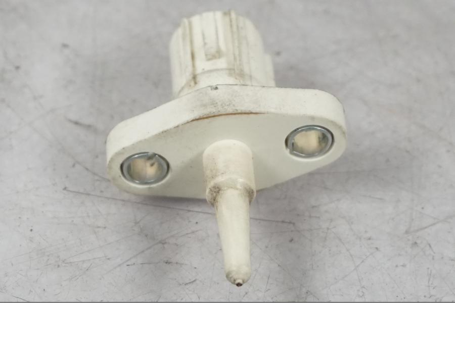 Baksidan på Luftburksensor från en KTM 690 Duke -2015 motorcykel.