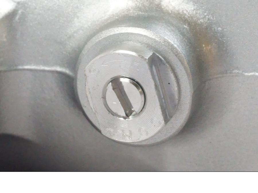 Höger sida på Gaffelben från en Suzuki SV 1000 -2003 motorcykel.