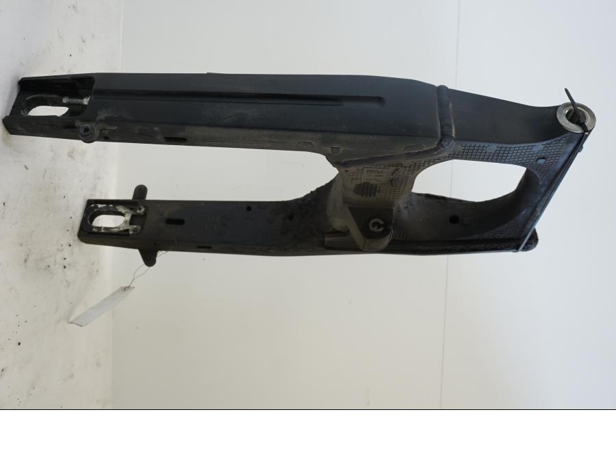 Vänster sida på Sving från en Suzuki DL 1000 -2016 motorcykel.