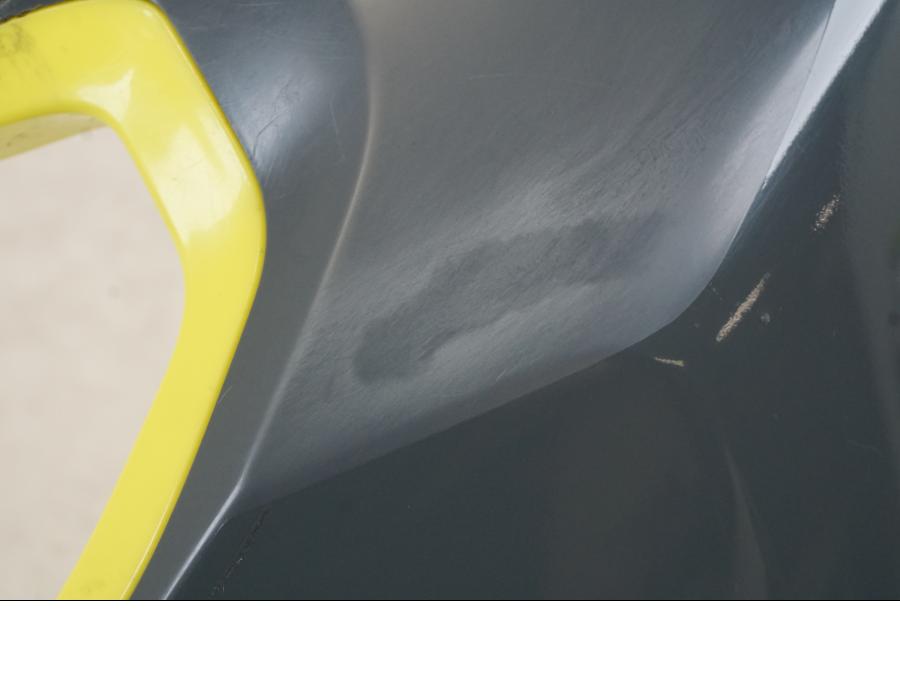 Snett nerifrån på Kylarvinge från en Husqvarna 701 Supermoto -2020 motorcykel.