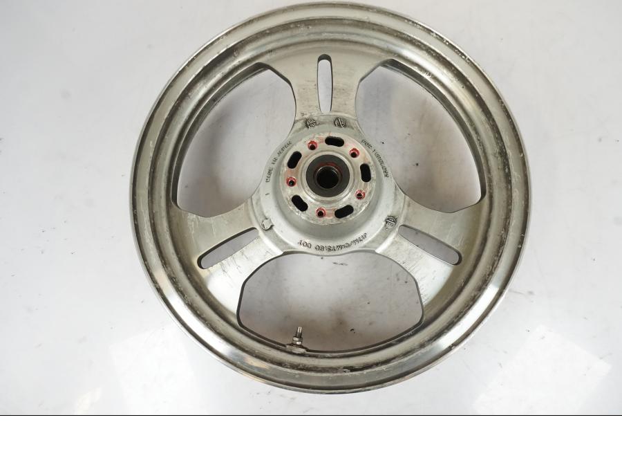 Baksidan på Fälg från en Kawasaki VN 1500 -2003 motorcykel.