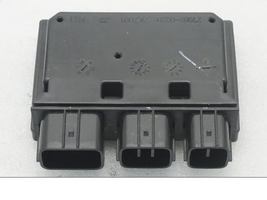 Framsidan på Reläbox från en Kawasaki Z 400 -2020 motorcykel.