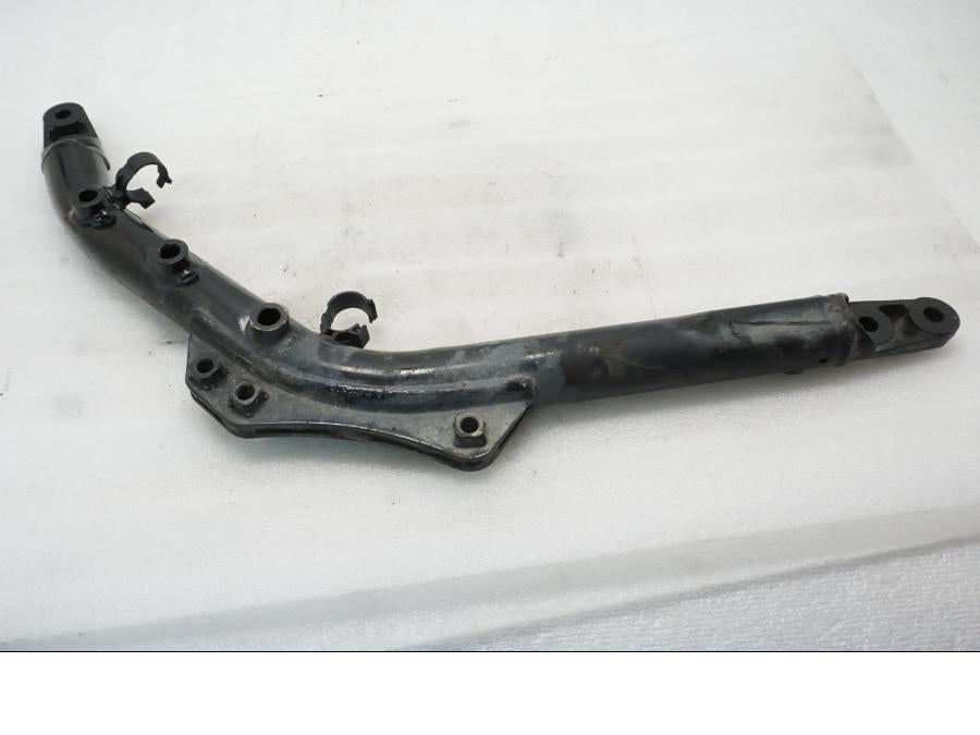 Baksidan på Ramdel från en Yamaha XVZ 13TD -1999 motorcykel.