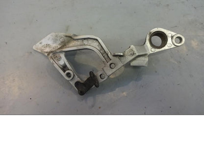 Baksidan på Fotpinnefäste från en Yamaha FJR 1300 -2003 motorcykel.