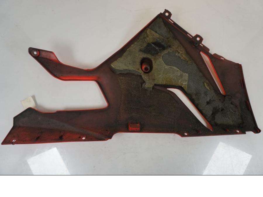 Extrabild3 på <p>Magkåpa vänster från Aprilia RSV 1000 R Factory 2008.</p>

<p>Repor, slitage av lack se bilder.</p> motorcykel.