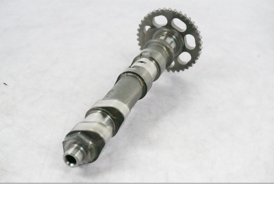 Vänster sida på Kamaxel från en BMW F 800 GS -2009 motorcykel.