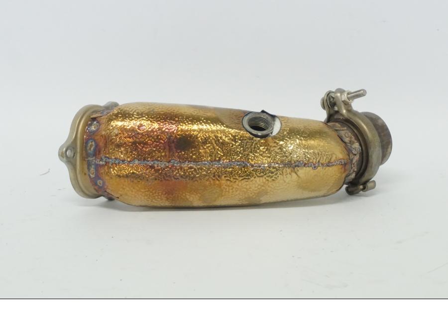 Baksidan på Grenrör från en Ducati Desert X -2022 motorcykel.