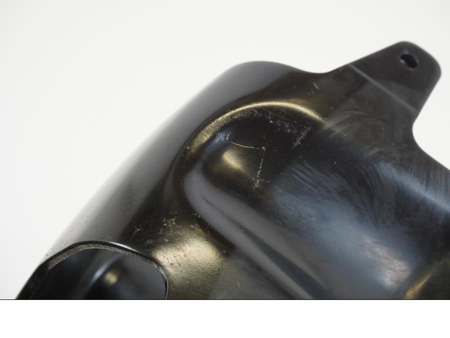 Snett nerifrån på Framskärmsstag från en Triumph Speedmaster -2006 motorcykel.