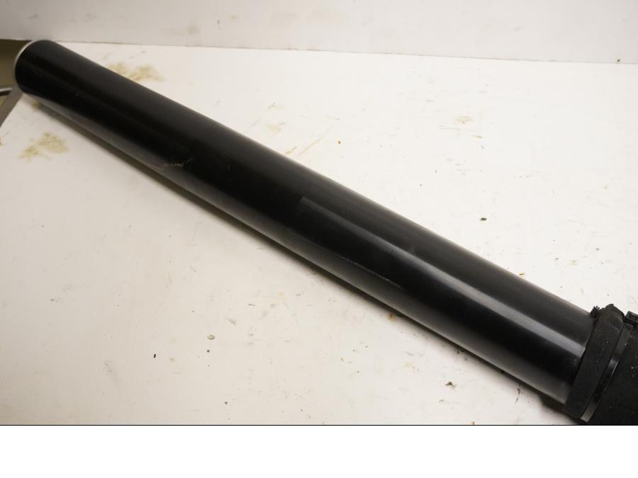 Höger sida på Gaffelben från en Husqvarna TR 650 Strada -2012 motorcykel.