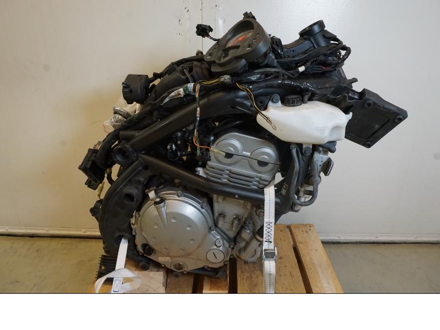 Framsidan på Motorpaket från en Kawasaki ER-6N -2008 motorcykel.