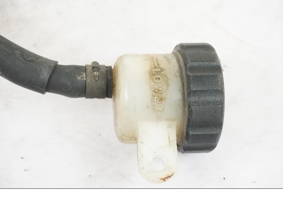 Höger sida på Bromshuvudcylinder från en Yamaha XVS 1100 -2000 motorcykel.