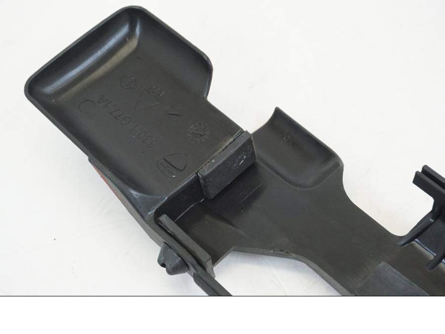 Extrabild4 på Batterihållare från en Ducati Streetfighter V4 -2020 motorcykel.