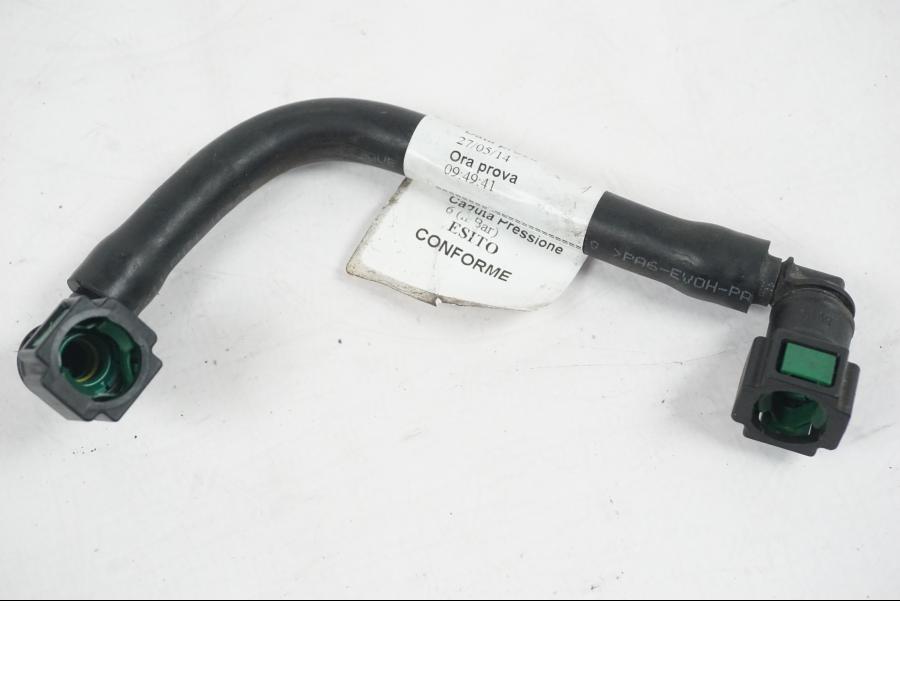 Baksidan på Bensinledning från en MV Agusta Dragster -2014 motorcykel.