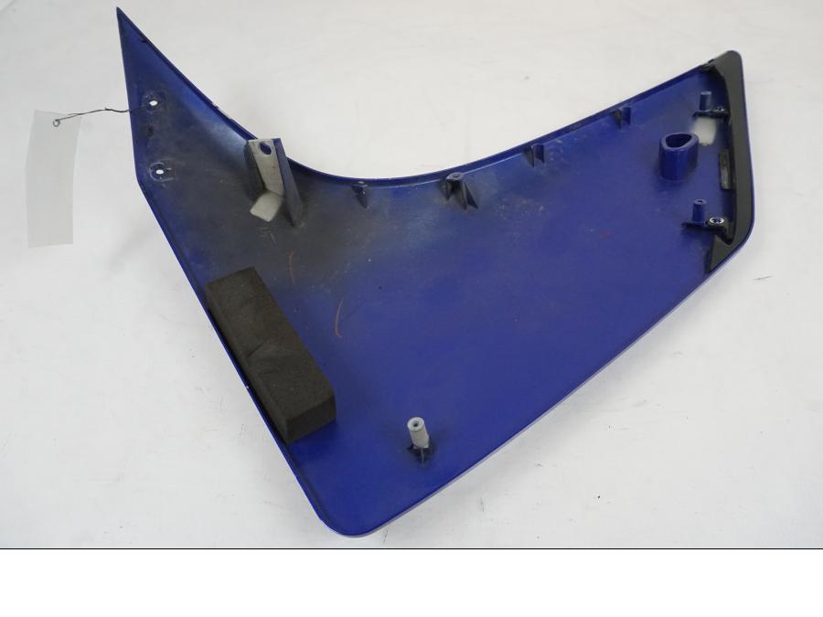 Snett uppifrån på Sidkåpa från en Yamaha YZF 1000 R1 -2007 motorcykel.