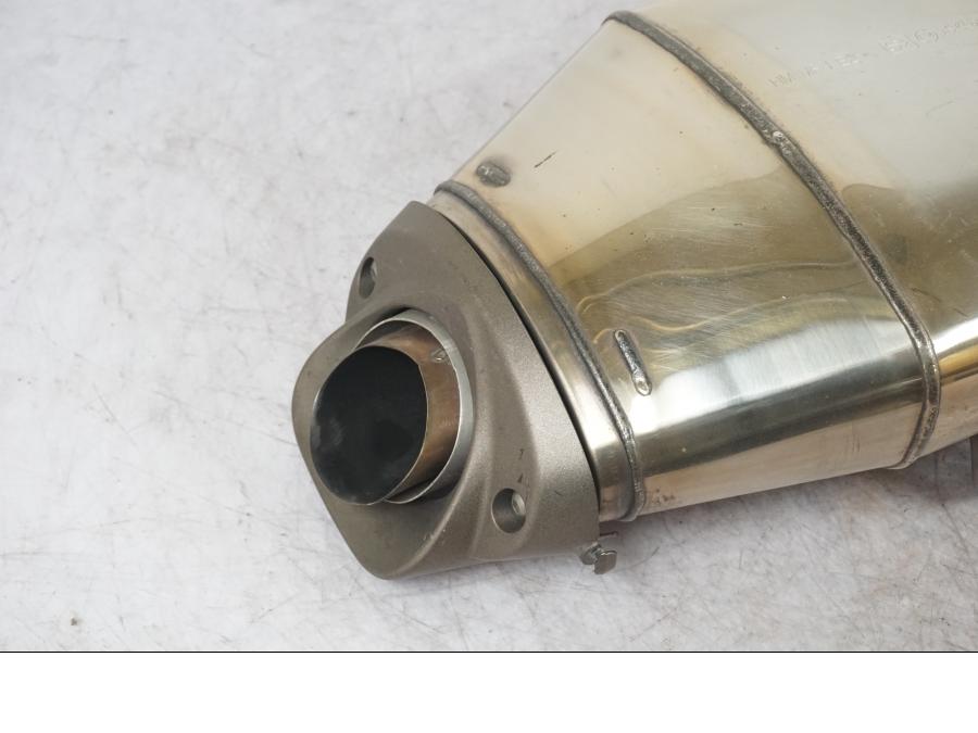 Baksidan på Ljuddämpare från en Honda CBR 600 RR -2009 motorcykel.