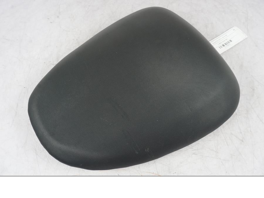 Framsidan på Sadel från en Suzuki SV 650 S -1999 motorcykel.