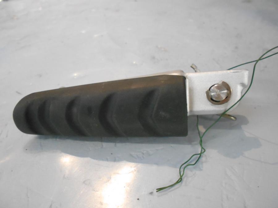 Höger sida på Fotpinne från en BMW R 1200 RS -2016 motorcykel.