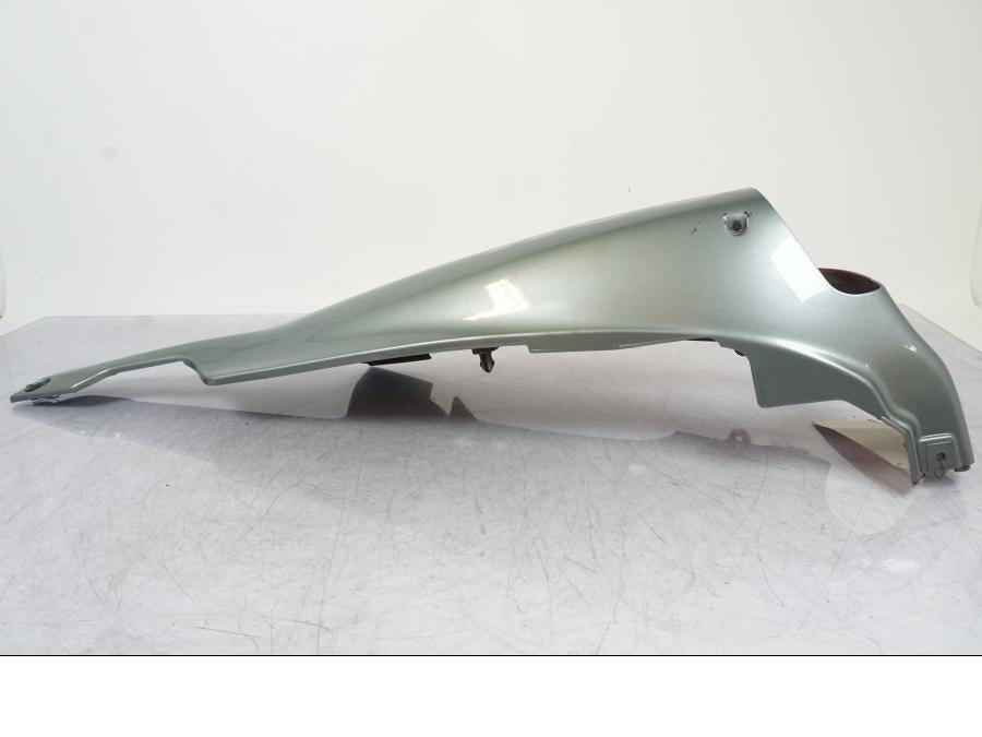 Höger sida på Bakvinge från en Kawasaki ZZR 1100 -1998 motorcykel.