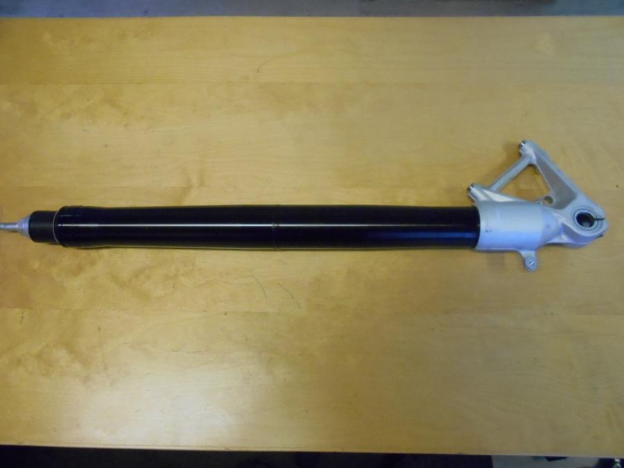 Framsidan på Gaffelben från en BMW R 1200 GS -2014 motorcykel.