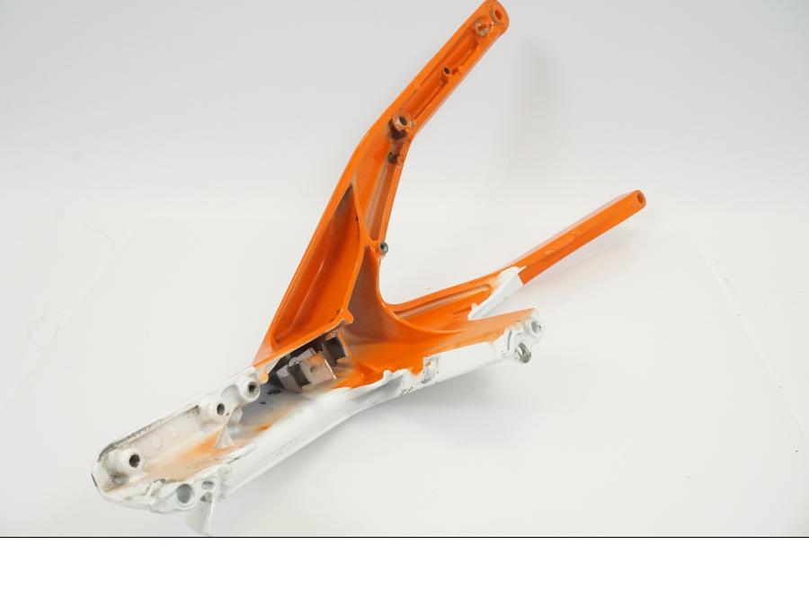 Snett uppifrån på Bakram från en KTM 690 Duke -2012 motorcykel.