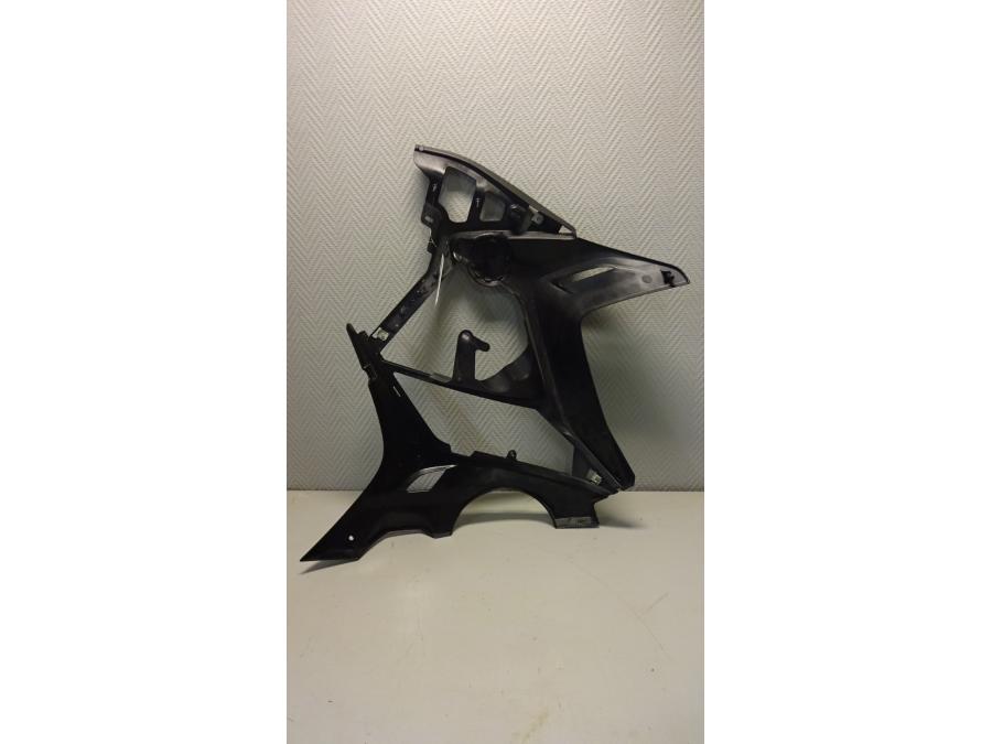 Baksidan på Sidkåpa från en BMW F 800 GT -2015 motorcykel.