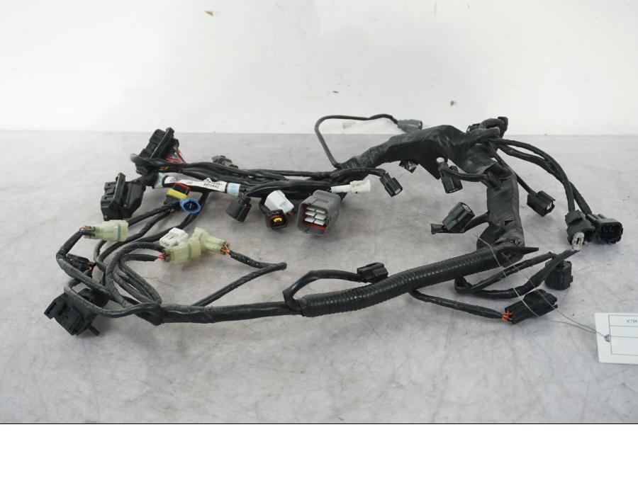 Framsidan på Kabelstam från en KTM 1290 Super Duke GT -2019 motorcykel.