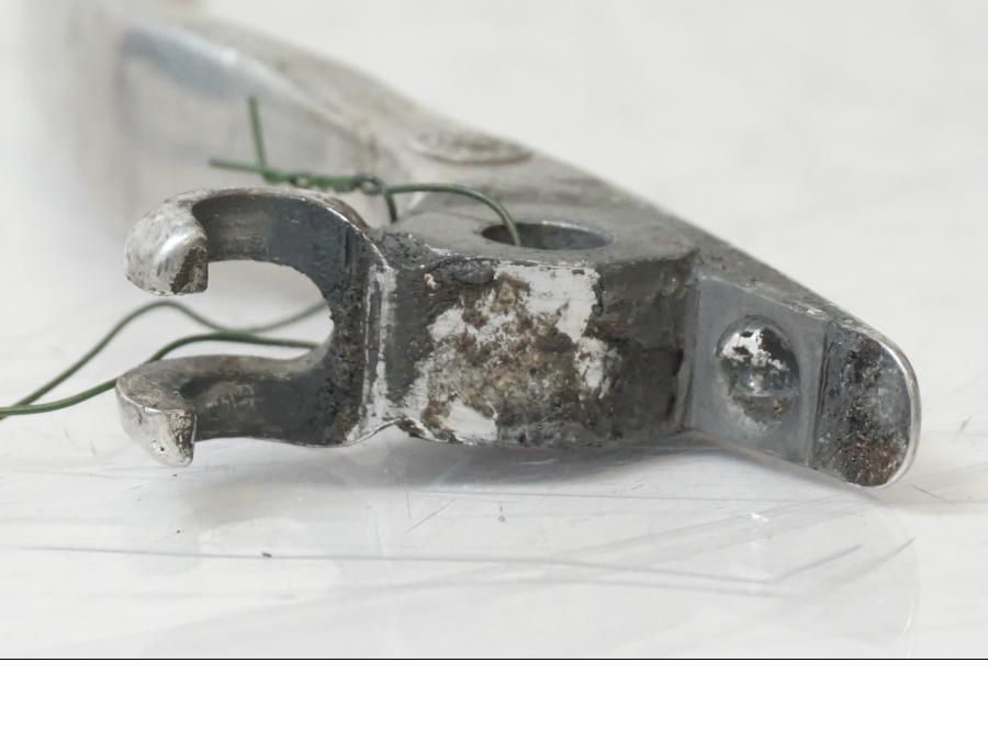 Extrabild5 på <p>Bromsgrepp från Husqvarna TE 310 2009.</p>

<p>Mindre skrapmärken på knoppen samt ytliga repor se bilder.</p> motorcykel.