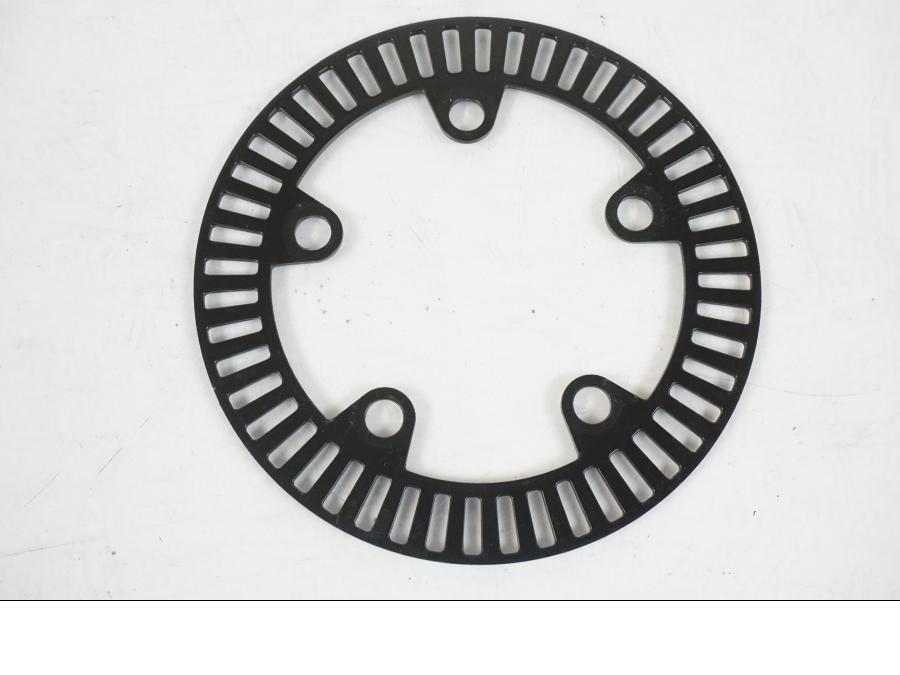 Framsidan på ABS krans från en KTM 1290 Super Duke R EVO -2023 motorcykel.