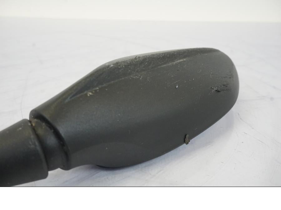 Snett uppifrån på Backspegel från en BMW S 1000 XR -2019 motorcykel.