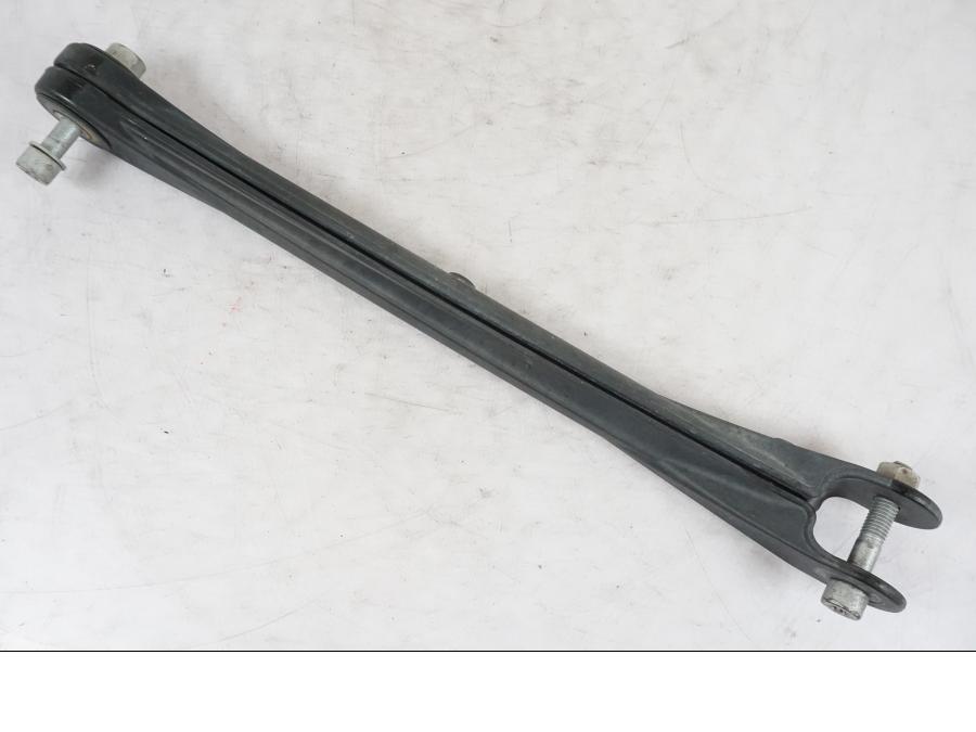 Framsidan på Länkarm från en BMW R 1200 GSA -2012 motorcykel.