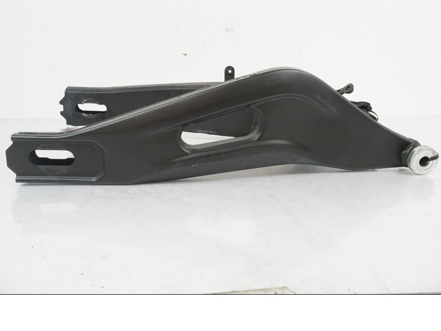 Snett nerifrån på Sving från en Yamaha MT-07 -2019 motorcykel.