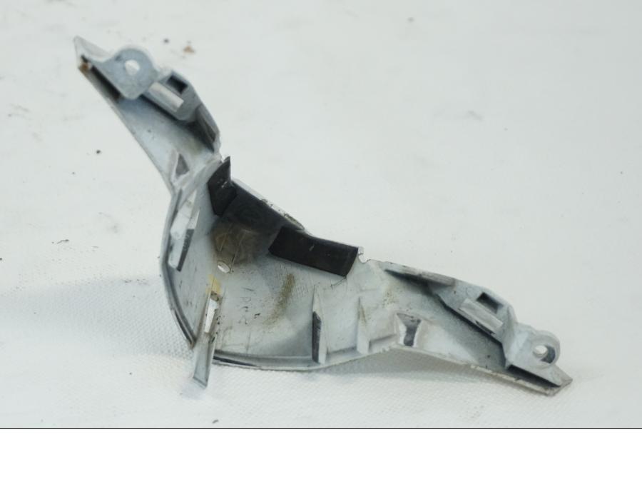 Vänster sida på Toppkåpa från en Yamaha YZF R6 -2006 motorcykel.