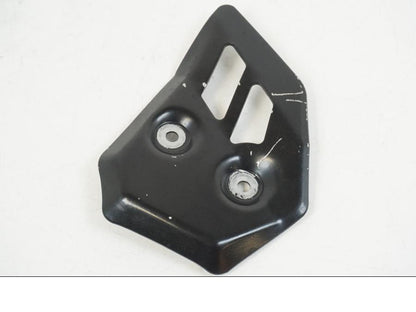 Baksidan på Fotpinnehälskydd från en Yamaha XT 660 X -2005 motorcykel.