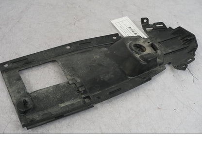 Snett nerifrån på Undertail från en Yamaha MT-09 SP -2018 motorcykel.