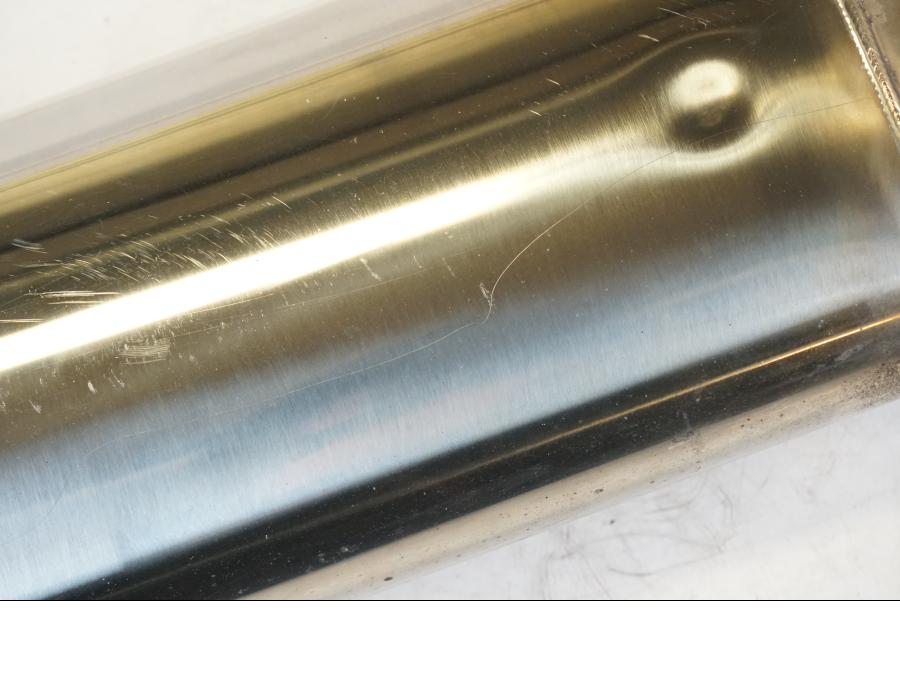 Höger sida på Ljuddämpare från en Honda ST 1300 -2002 motorcykel.