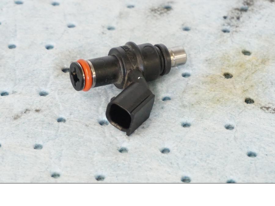 Höger sida på Spridare från en Suzuki GSX-R 1000 -2008 motorcykel.