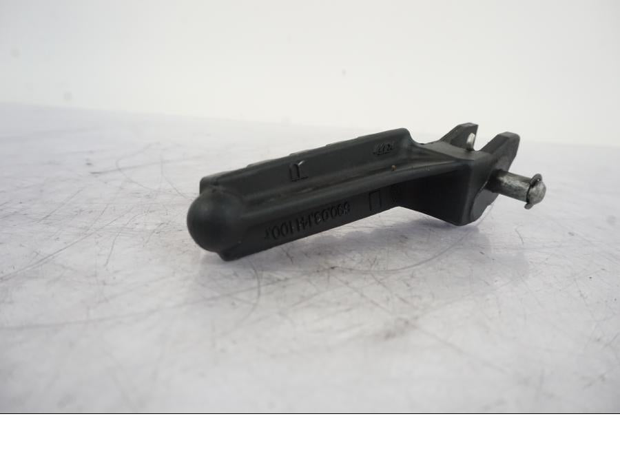 Vänster sida på Fotpinne från en KTM 1290 Super Duke -2019 motorcykel.