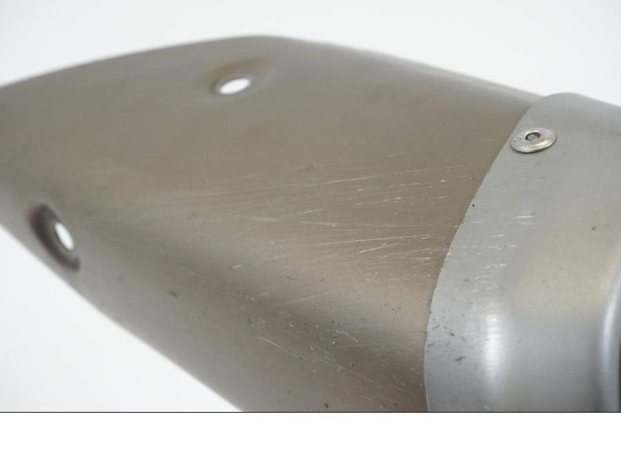 Vänster sida på Ljuddämpardekor från en Yamaha MT-07 -2014 motorcykel.