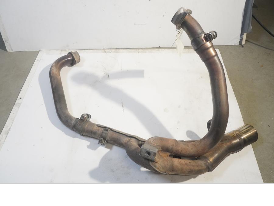 Baksidan på Grenrör från en Suzuki SV 650 -2006 motorcykel.