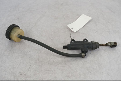 Baksidan på Bromshuvudcylinder från en BMW R 1100 GS -1998 motorcykel.