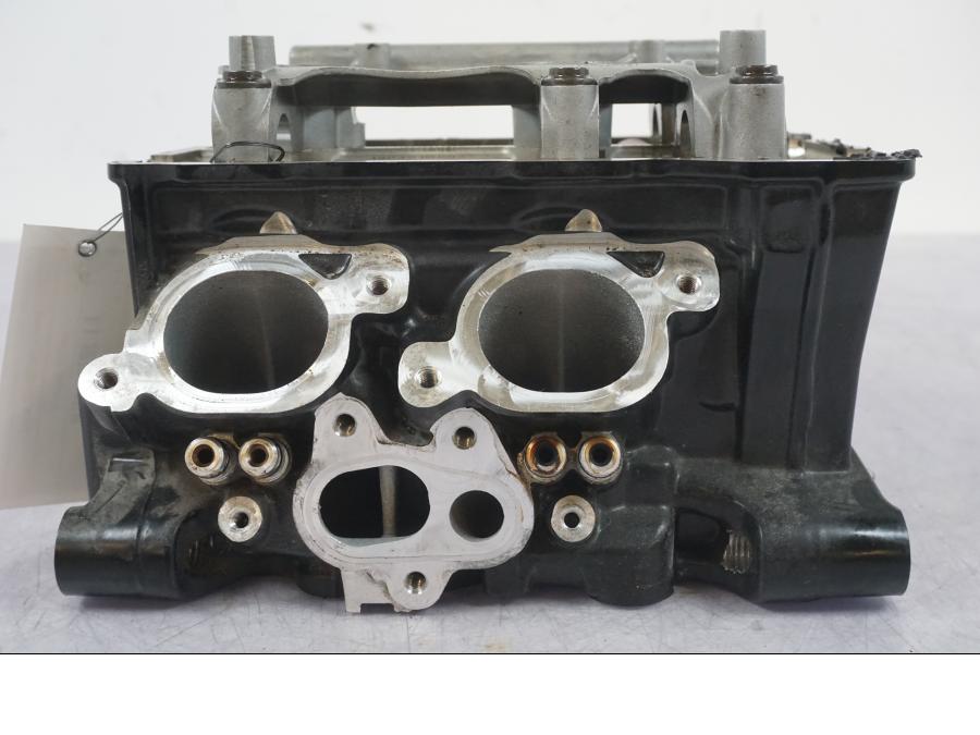 Baksidan på Topplock från en BMW F 750 GS -2020 motorcykel.