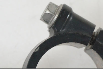 Vänster sida på Gaffelkrona från en Suzuki SV 650 S -2005 motorcykel.