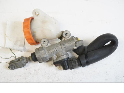 Baksidan på Bromshuvudcylinder från en Honda CBR 1000 F -1987 motorcykel.