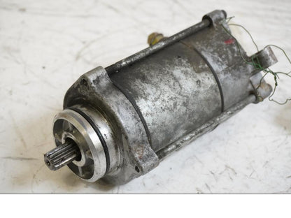 Framsidan på Startmotor från en Honda VFR 800 -2000 motorcykel.