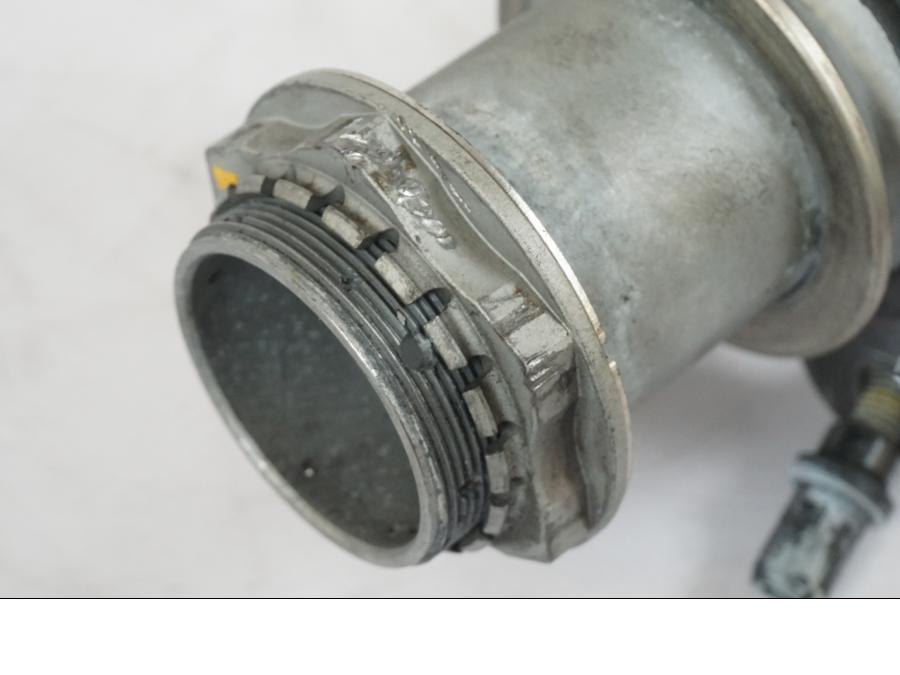 Höger sida på Axel från en KTM 1290 Super Duke R -2015 motorcykel.